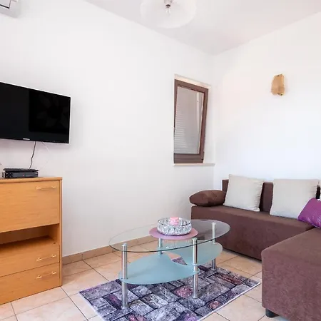 Appartement Slavica With Private Balcony And Parking Lot