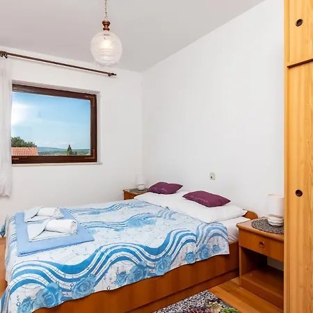 Slavica With Private Balcony And Parking Lot * Punat