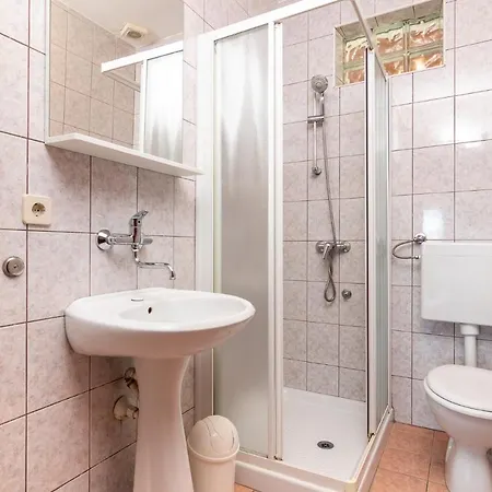 Slavica With Private Balcony And Parking Lot * Punat