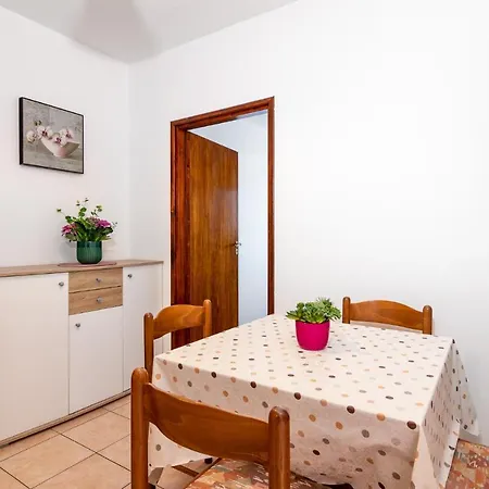 Appartement Slavica With Private Balcony And Parking Lot *