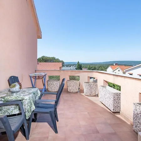 Slavica With Private Balcony And Parking Lot